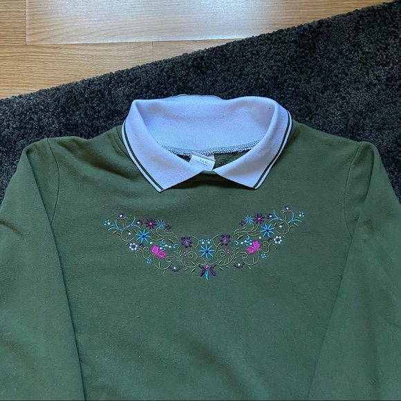 Sage Green Flower Cute Crewneck - Picture 2 of 3